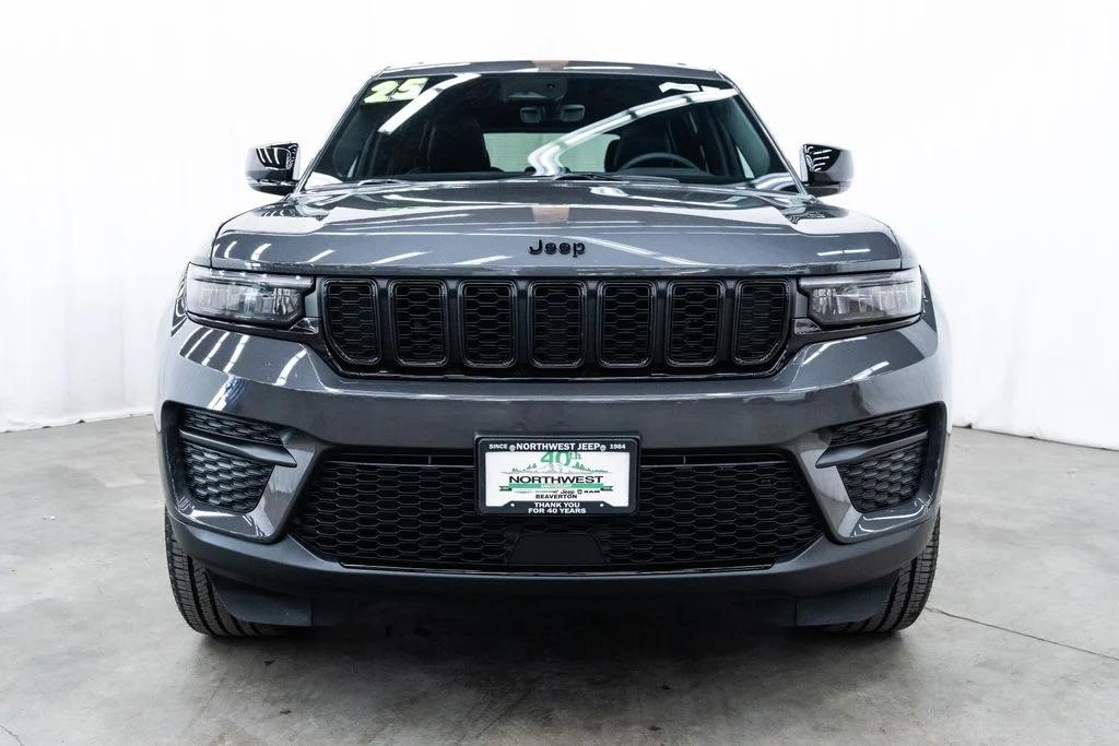 jeep grand cherokee 2025 1C4RJHAG1SC335901 image jeep grand cherokee 2025 1C4RJHAG1SC335901 image